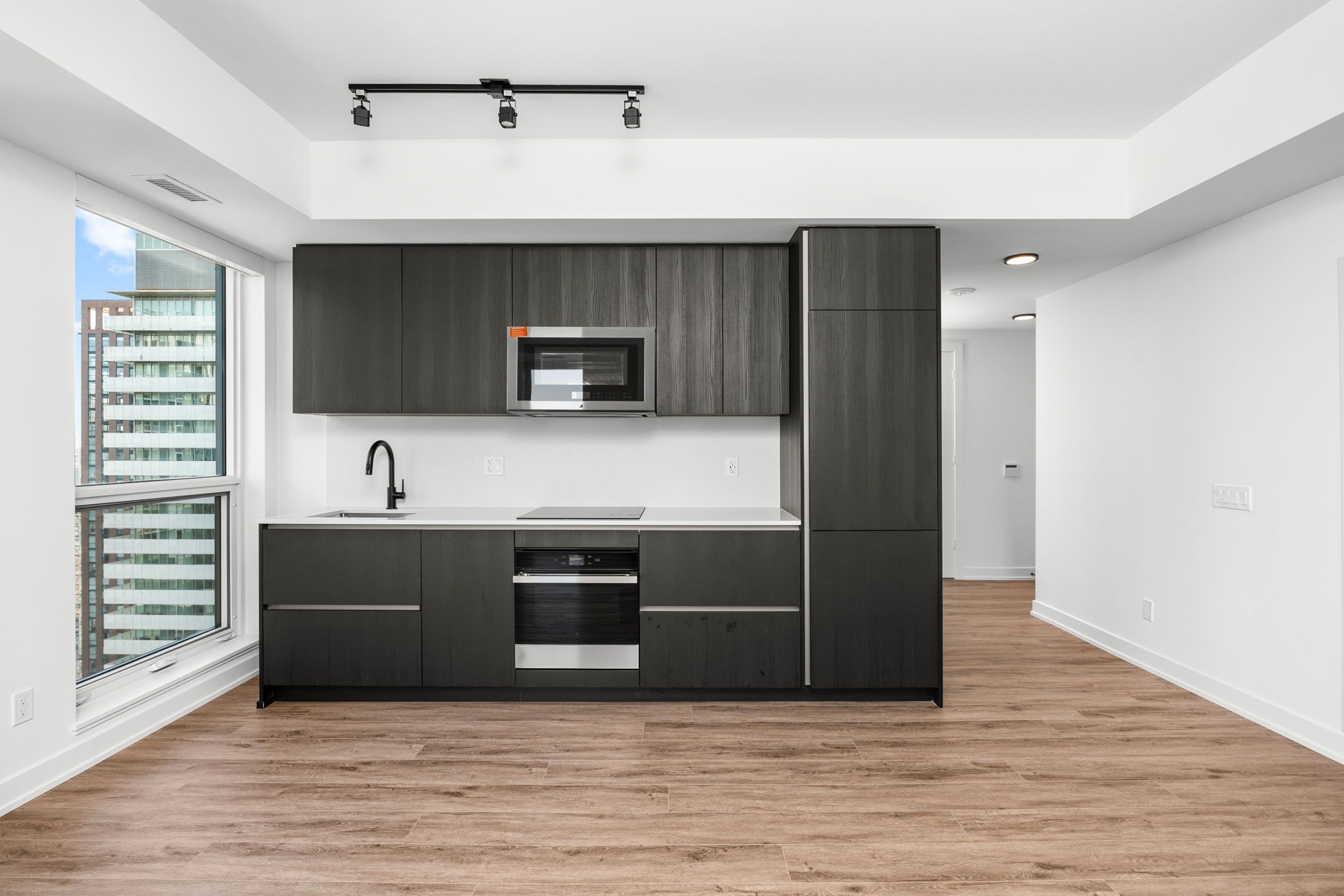 327 King Street W 4205