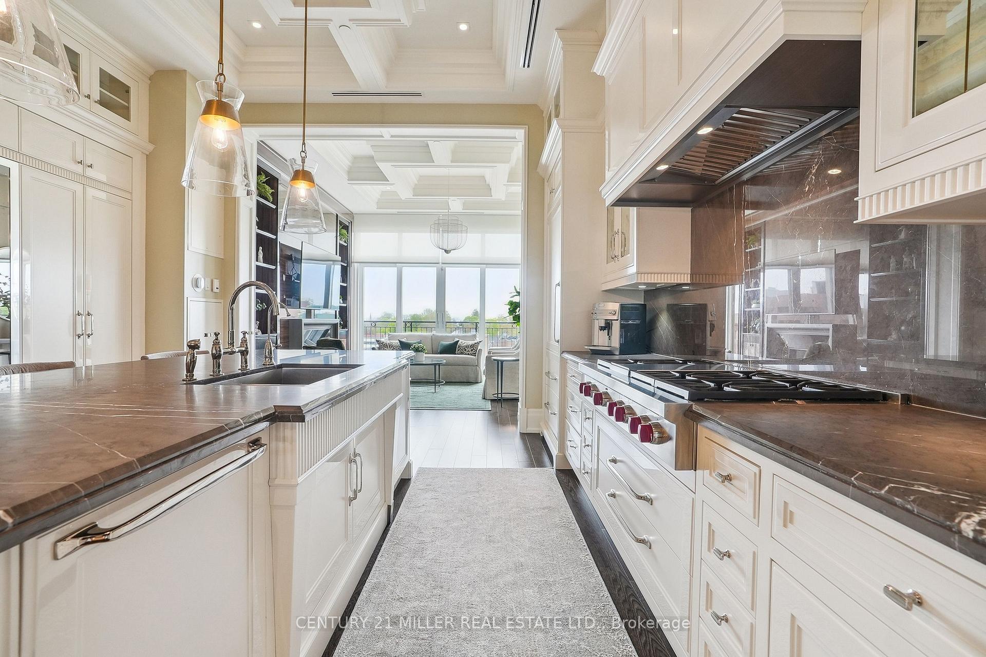 2 Bedrooms Condo at 300 Randall, Oakville For sale