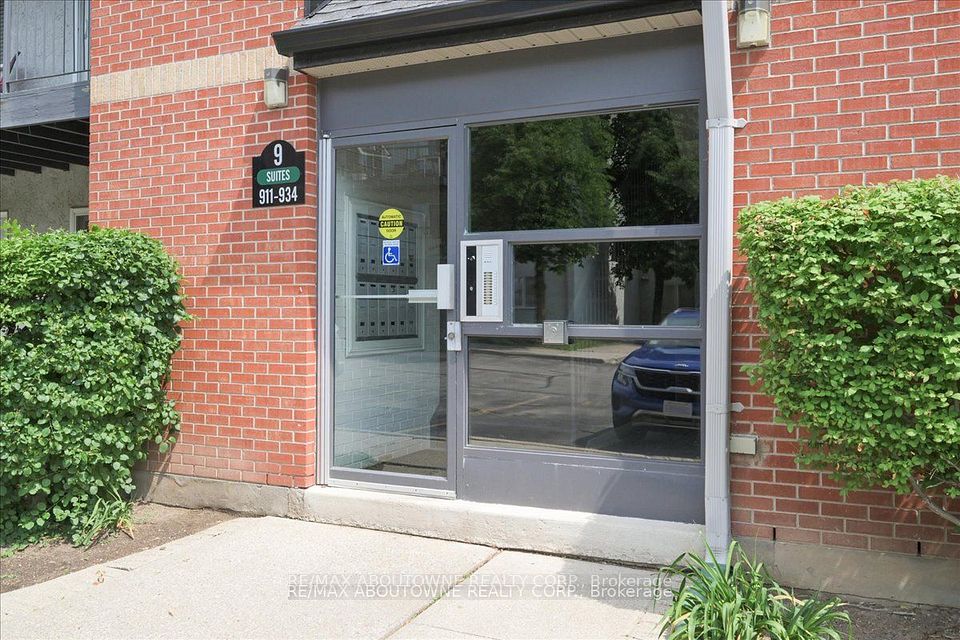 #921 - 1450 Glen Abbey Gate, Oakville, ON L6M 2V7
