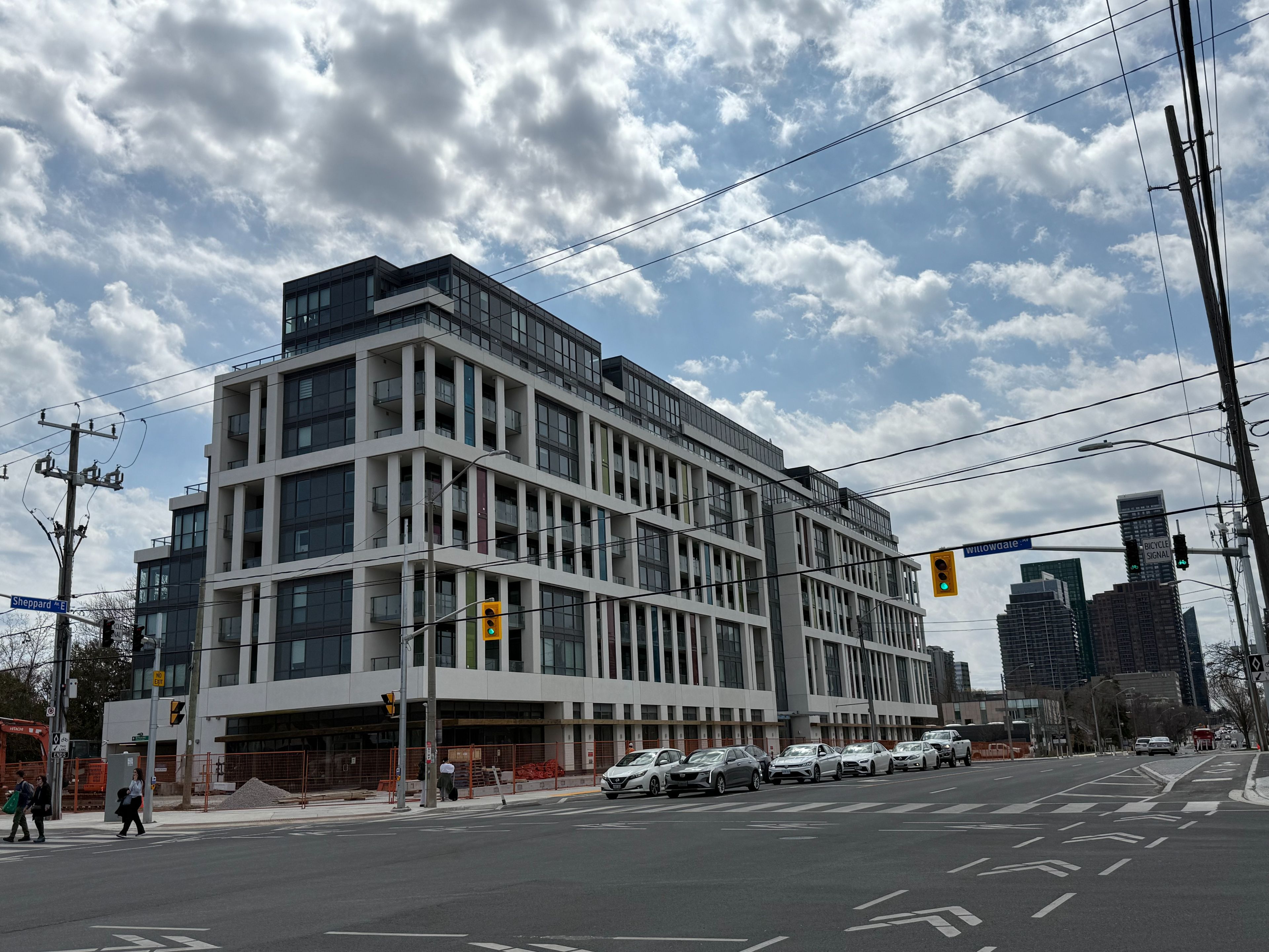 181 Sheppard Avenue E 423