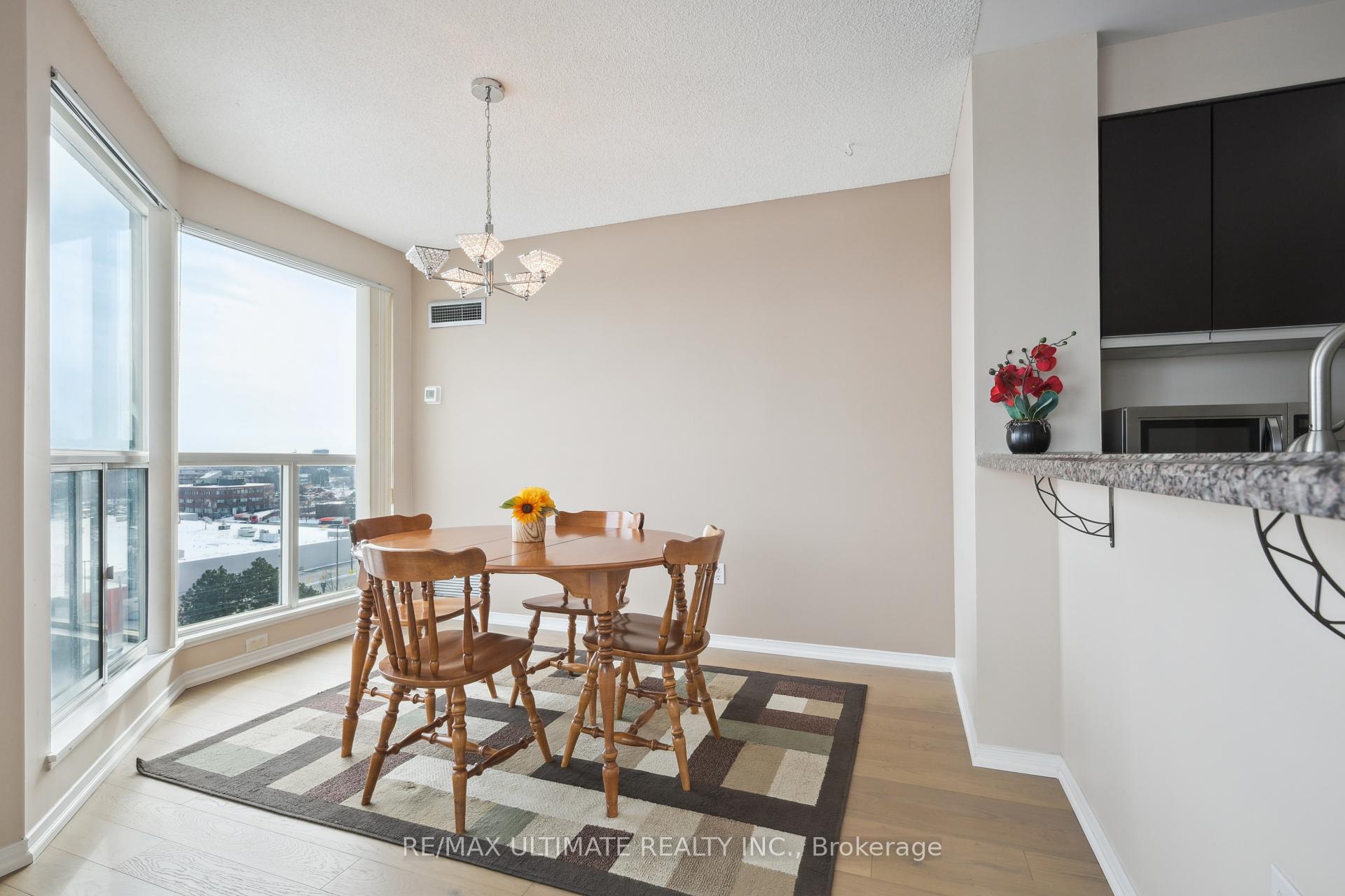 2 Bedrooms Condo at 2177 Burnhamthorpe, Mississauga For sale