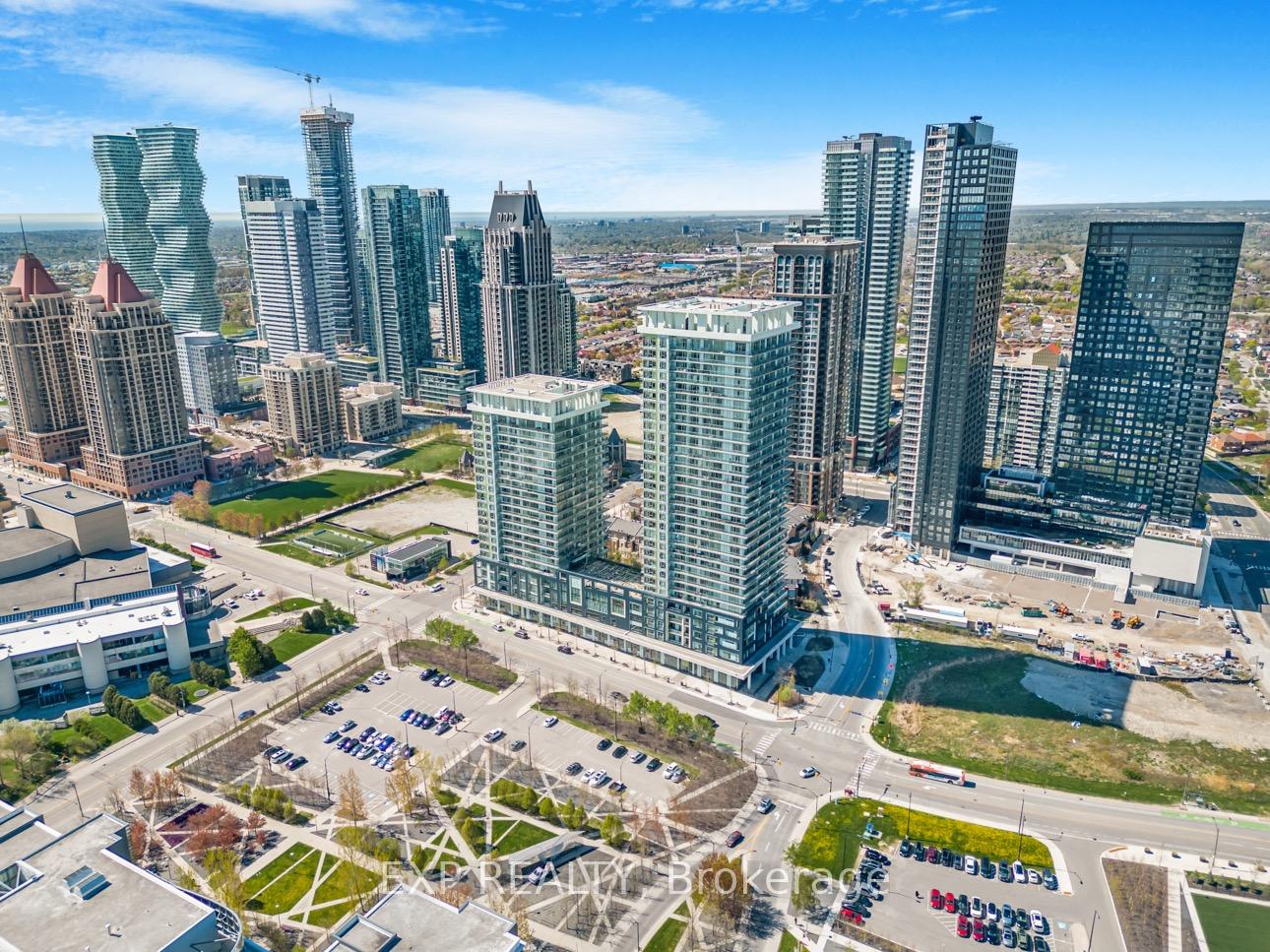 2 Bedrooms Condo at 360 Square One, Mississauga For sale