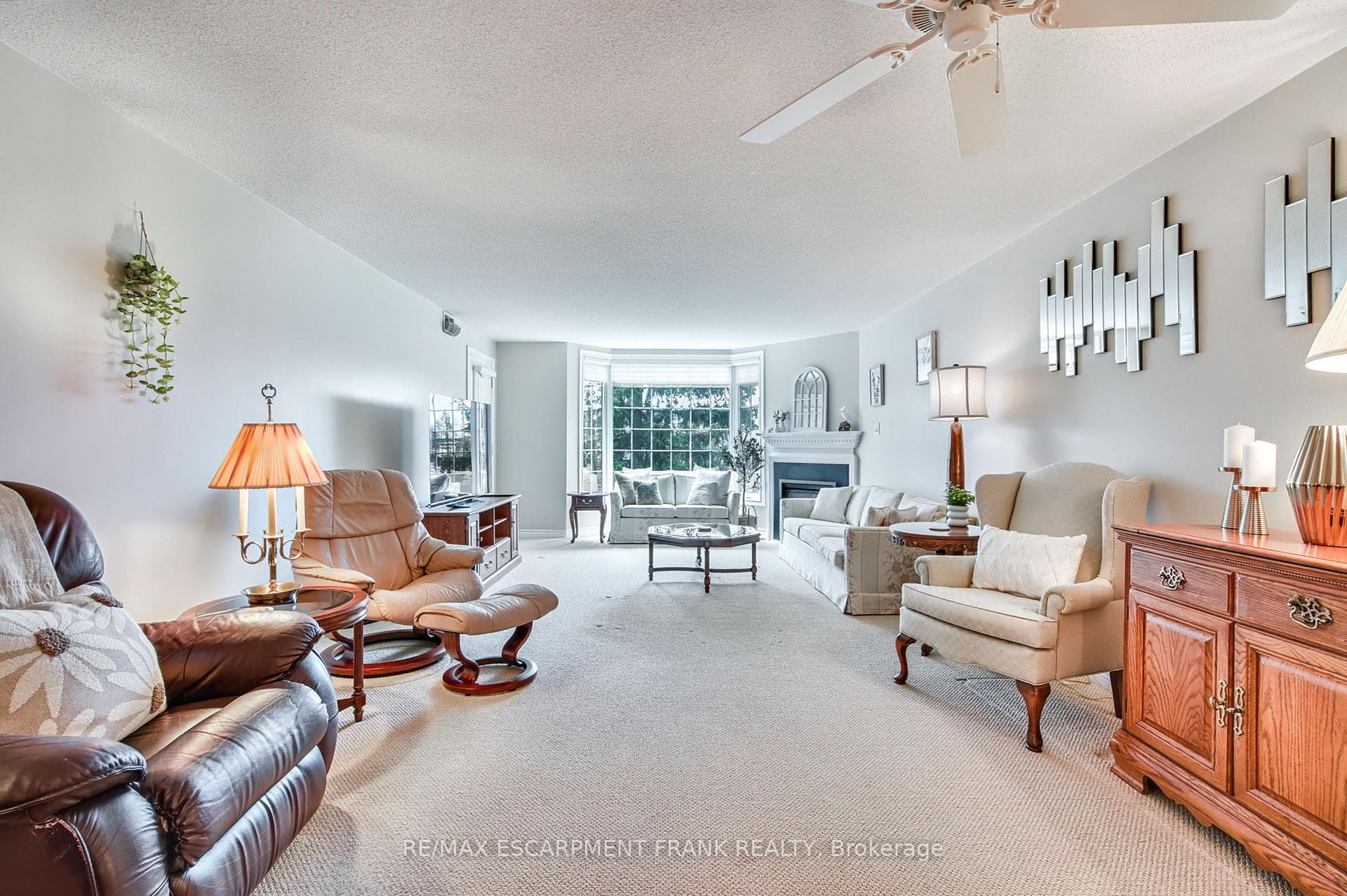 2 Bedrooms Condo at 970 Golf Links,  Hamilton For sale