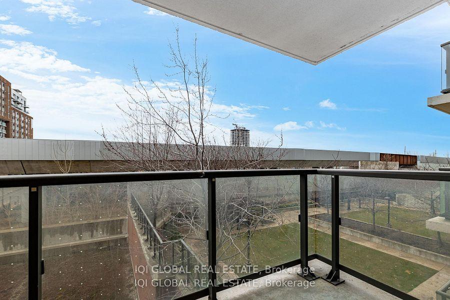 2 Bedrooms Condo at 1420 Dupont, Toronto For sale