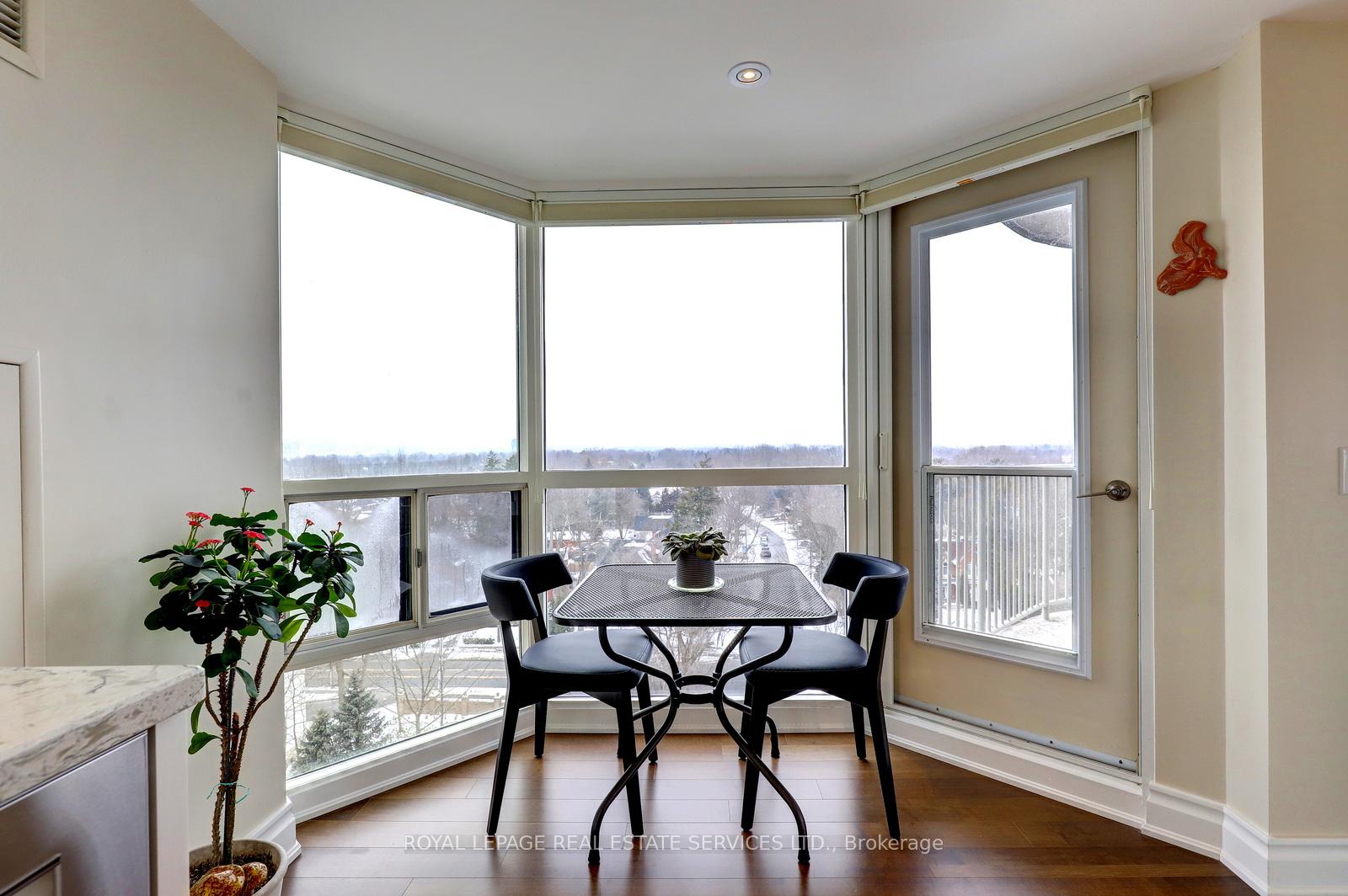 2 Bedrooms Condo at 2190 Lakeshore, Burlington For sale