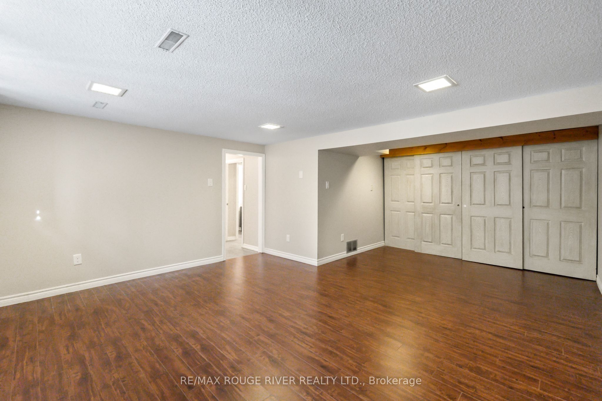 1 Applewood Crescent