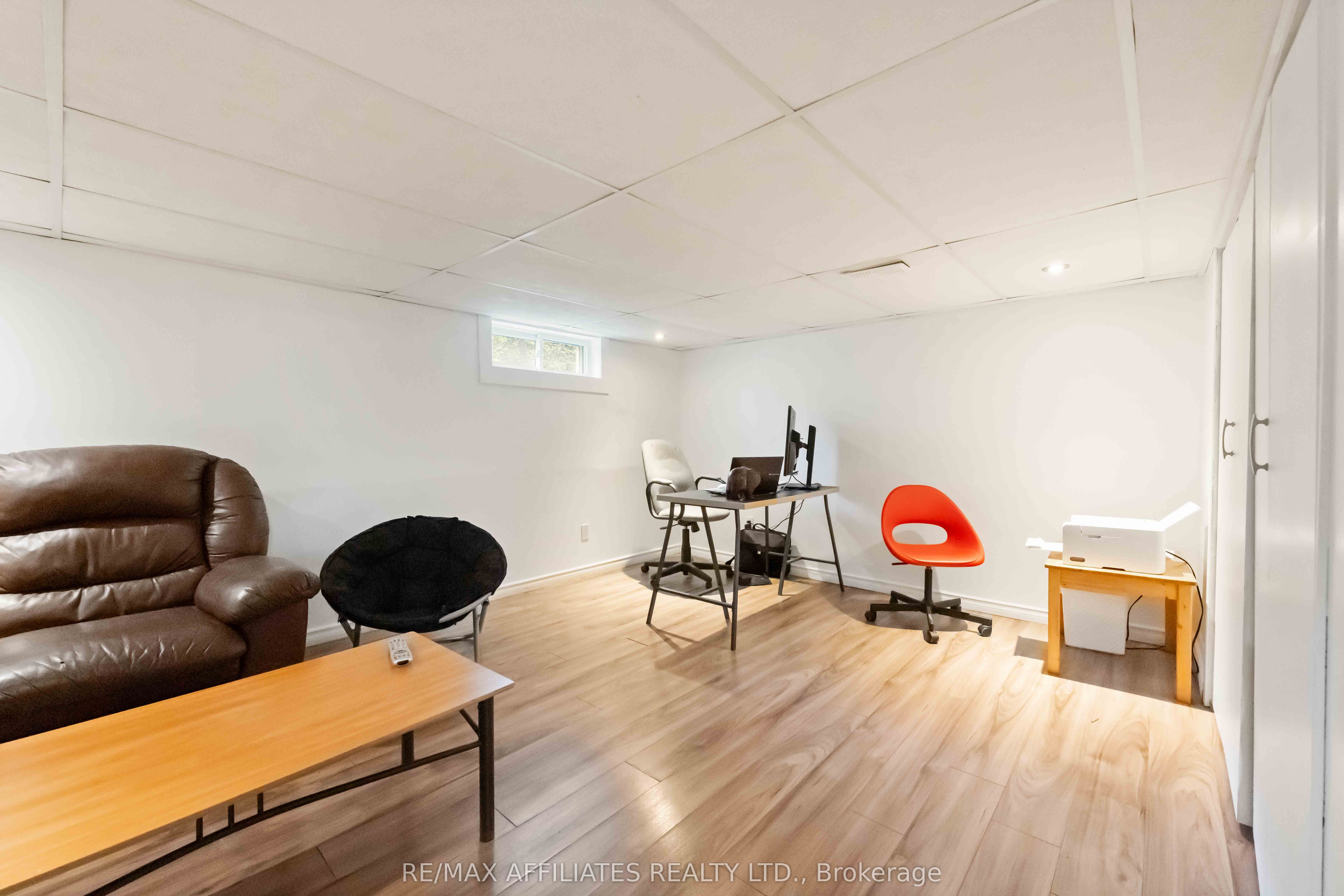2 Teakwood Court