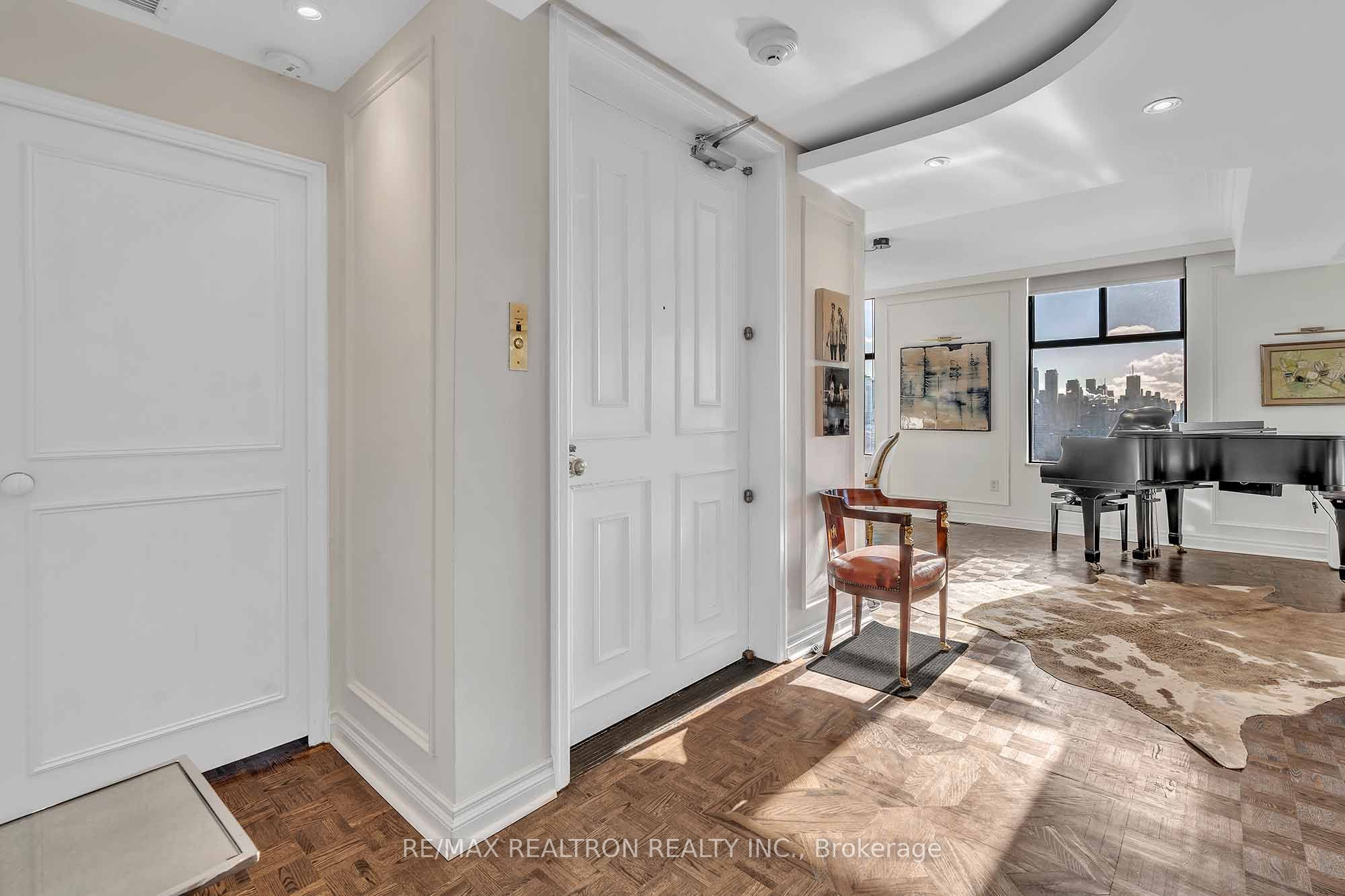 423 Avenue Road, #12