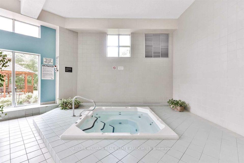 2 Bedrooms Condo at 50 Kingsbridge Garden, Mississauga For sale
