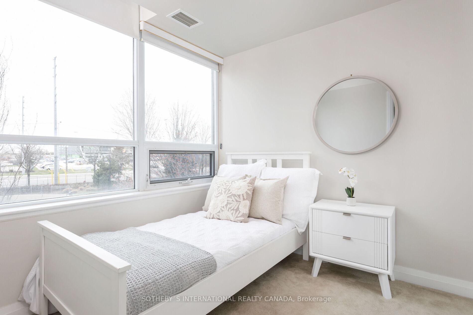 2 Bedrooms Condo at 1055 Southdown,  Mississauga For sale