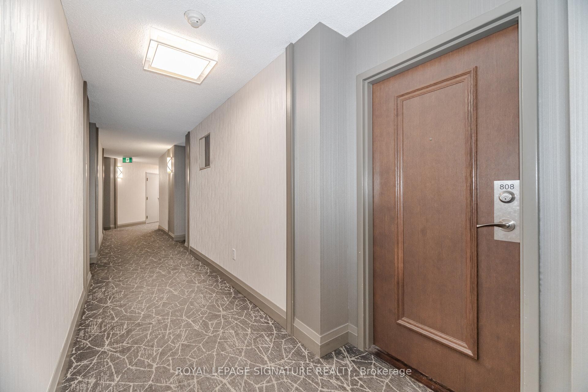 3 Bedrooms Condo at 50 Kingsbridge Garden, Mississauga For sale