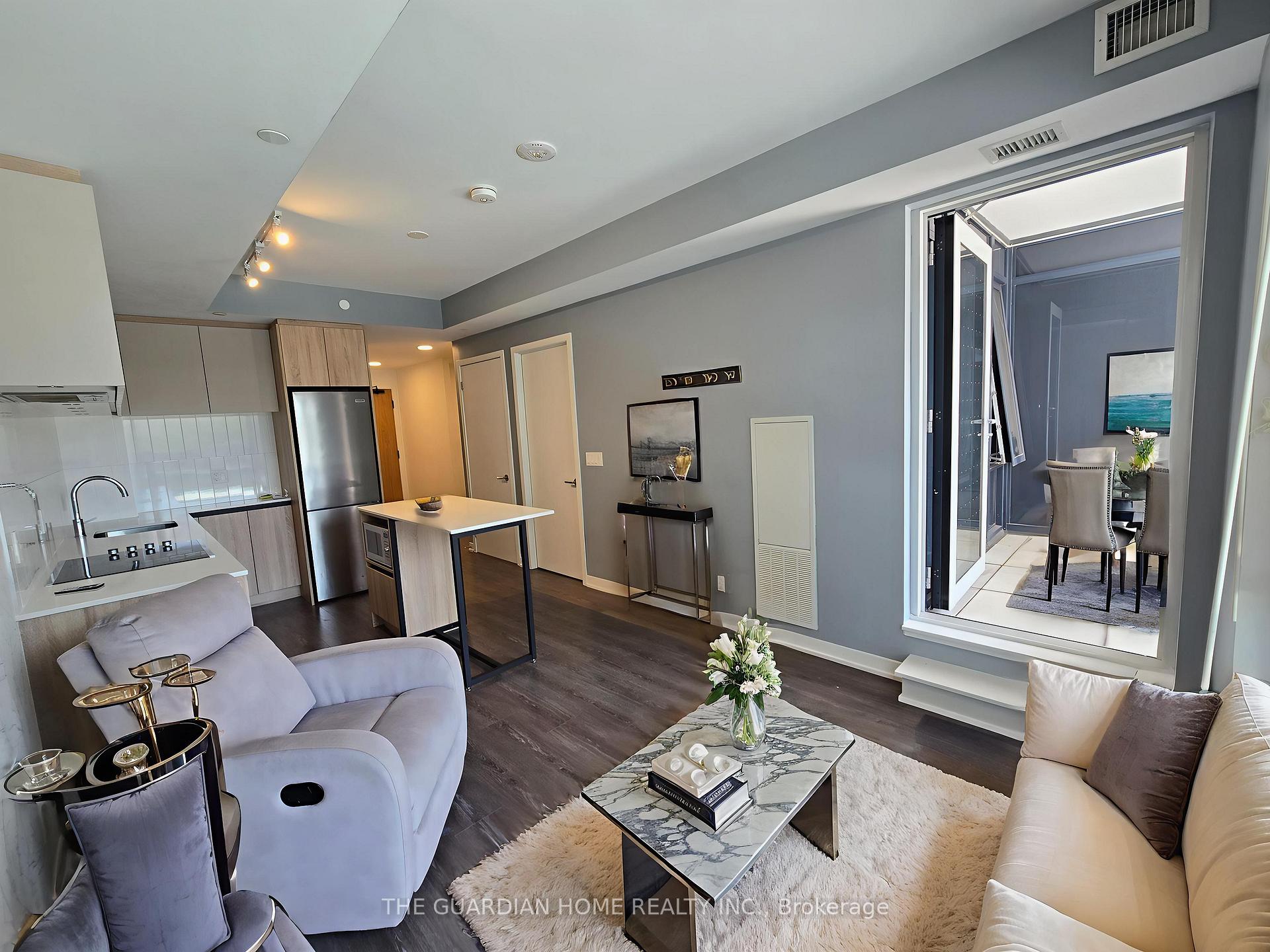 2 Bedrooms Condo at 7950 Bathurst, Vaughan For sale