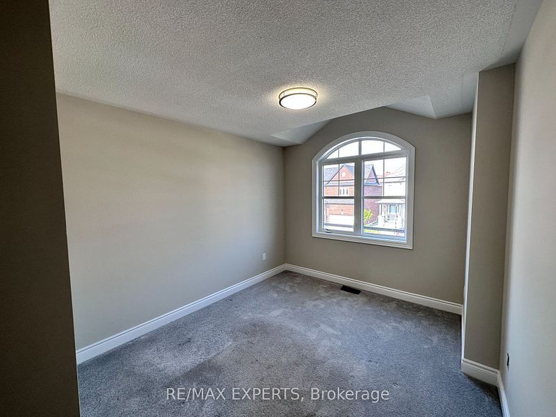 1273 Peelar Crescent