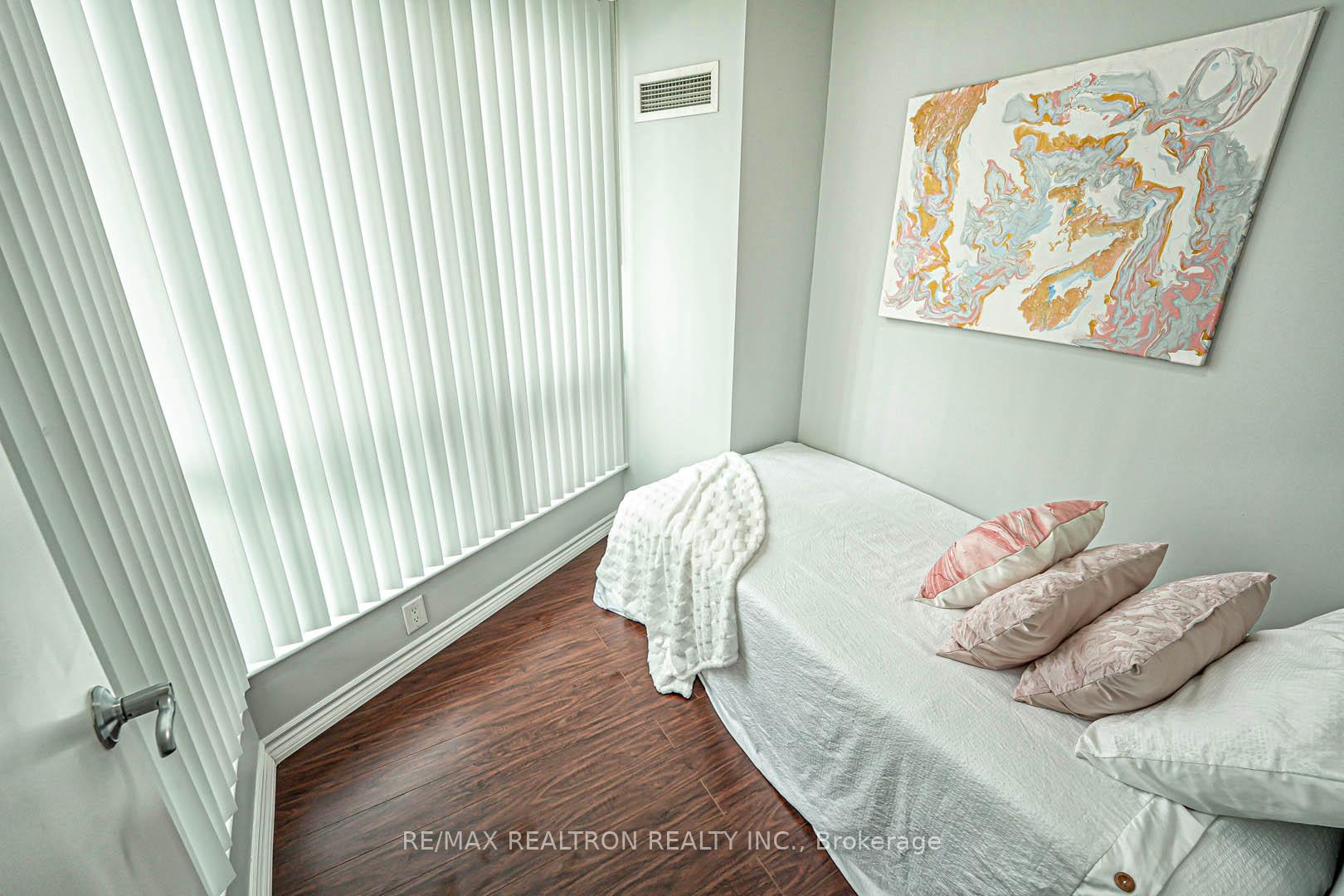 2 Bedrooms Condo at 60 Byng, Toronto For sale