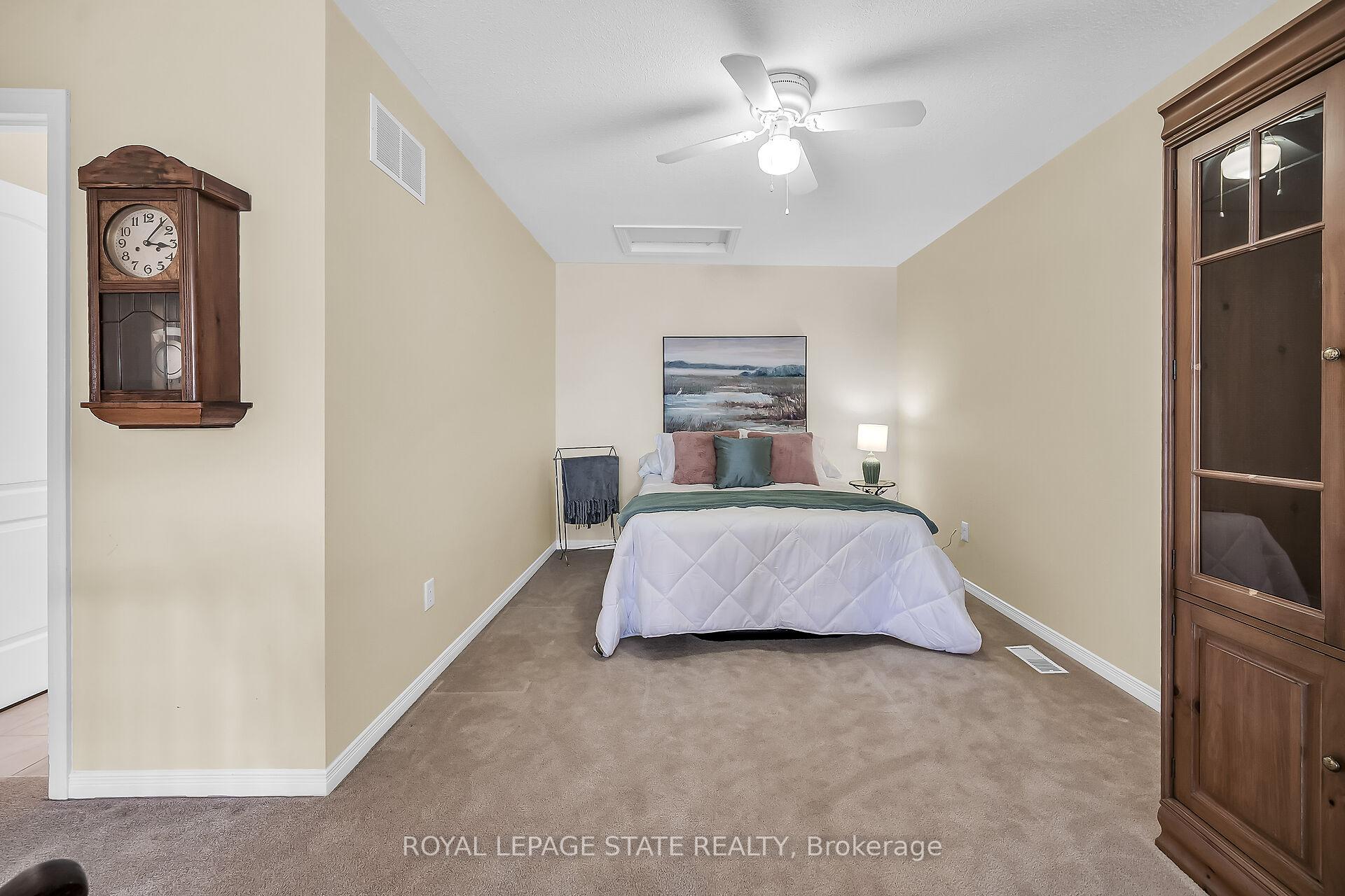 3 Bedrooms Condo at 212 Stonehenge,  Hamilton For sale