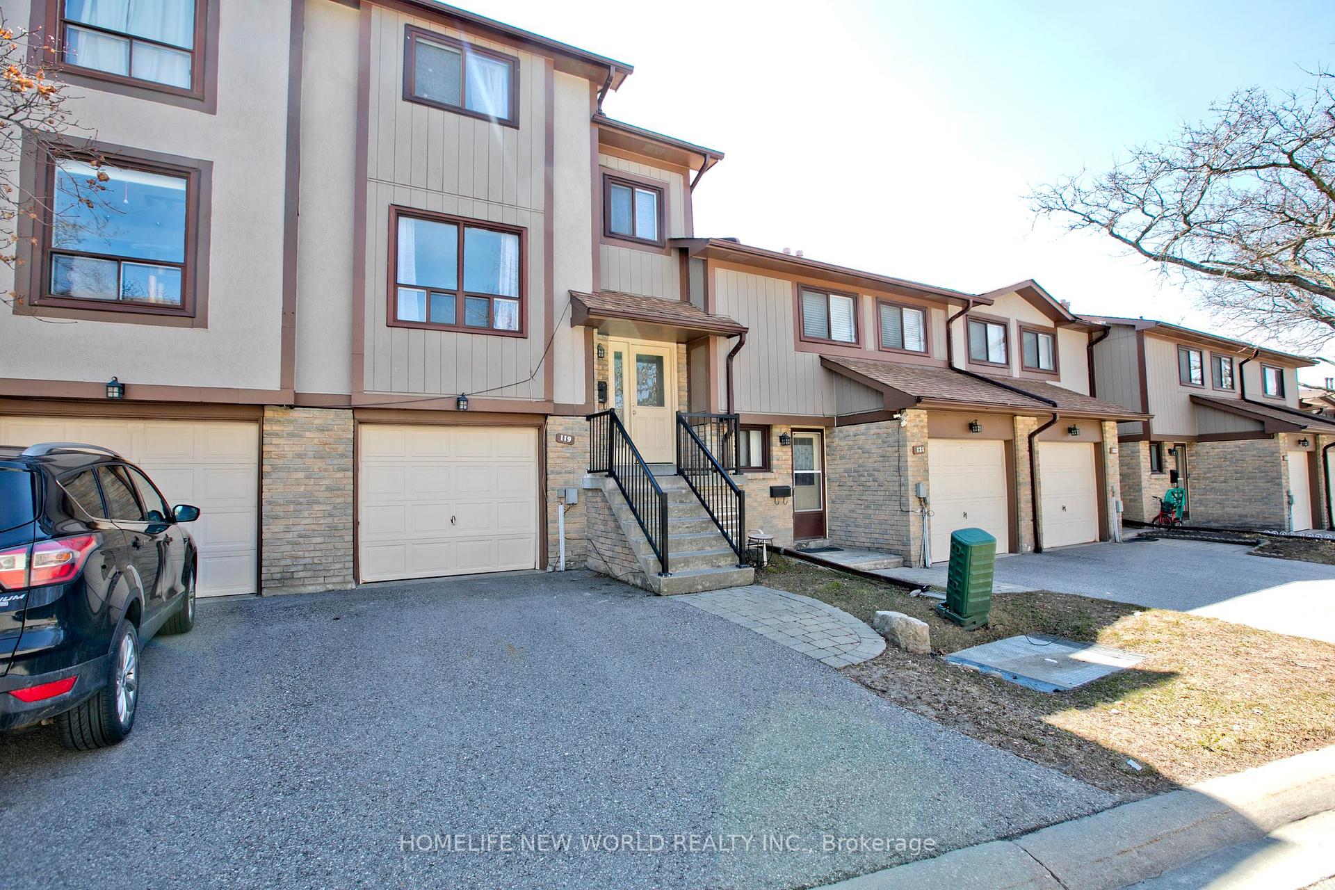 4 Bedrooms Condo at 24 Fundy Bay,  Toronto For sale