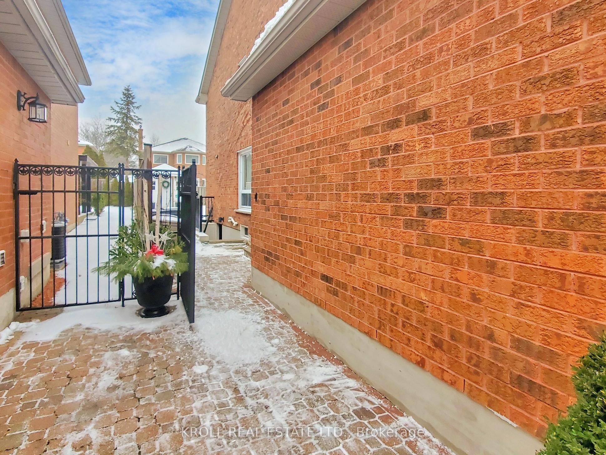 2974 Pettigrew Crescent