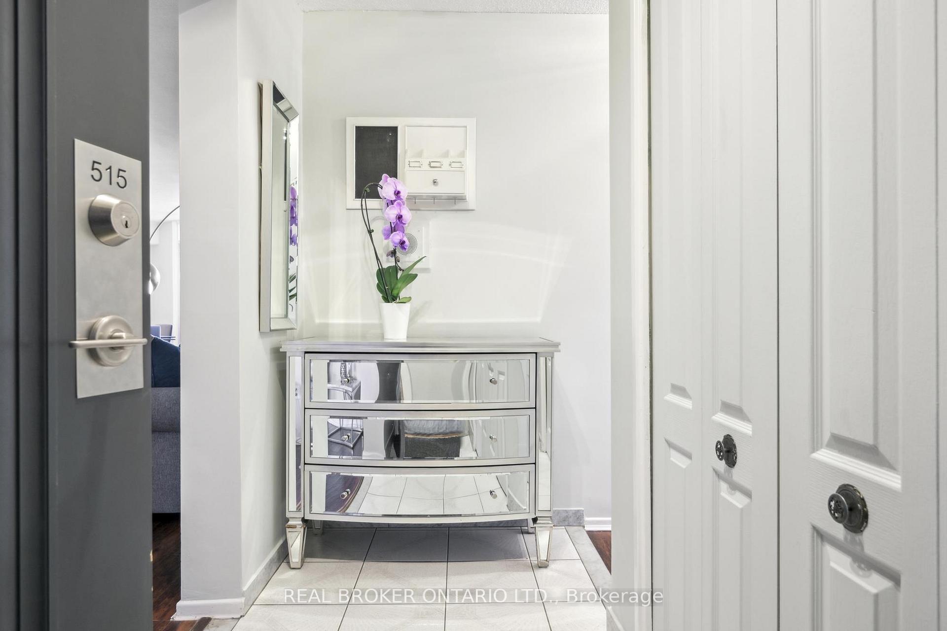 2 Bedrooms Condo at 451 The West Mall, Toronto For sale