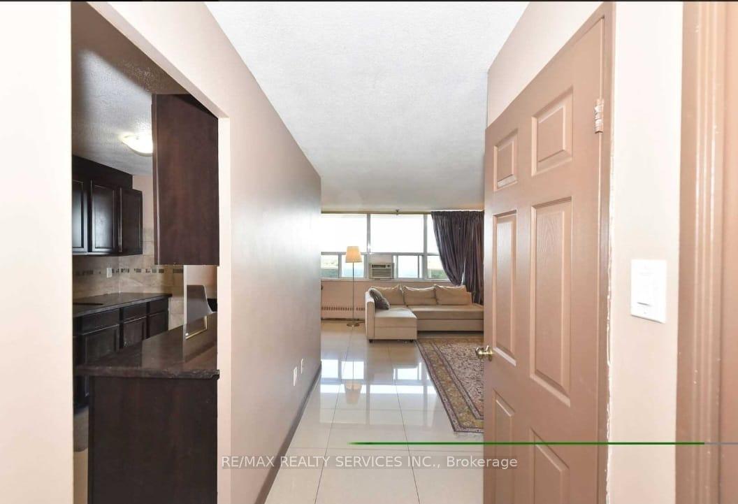 2 Bedrooms Condo at 270 PALMDALE,  Toronto For sale