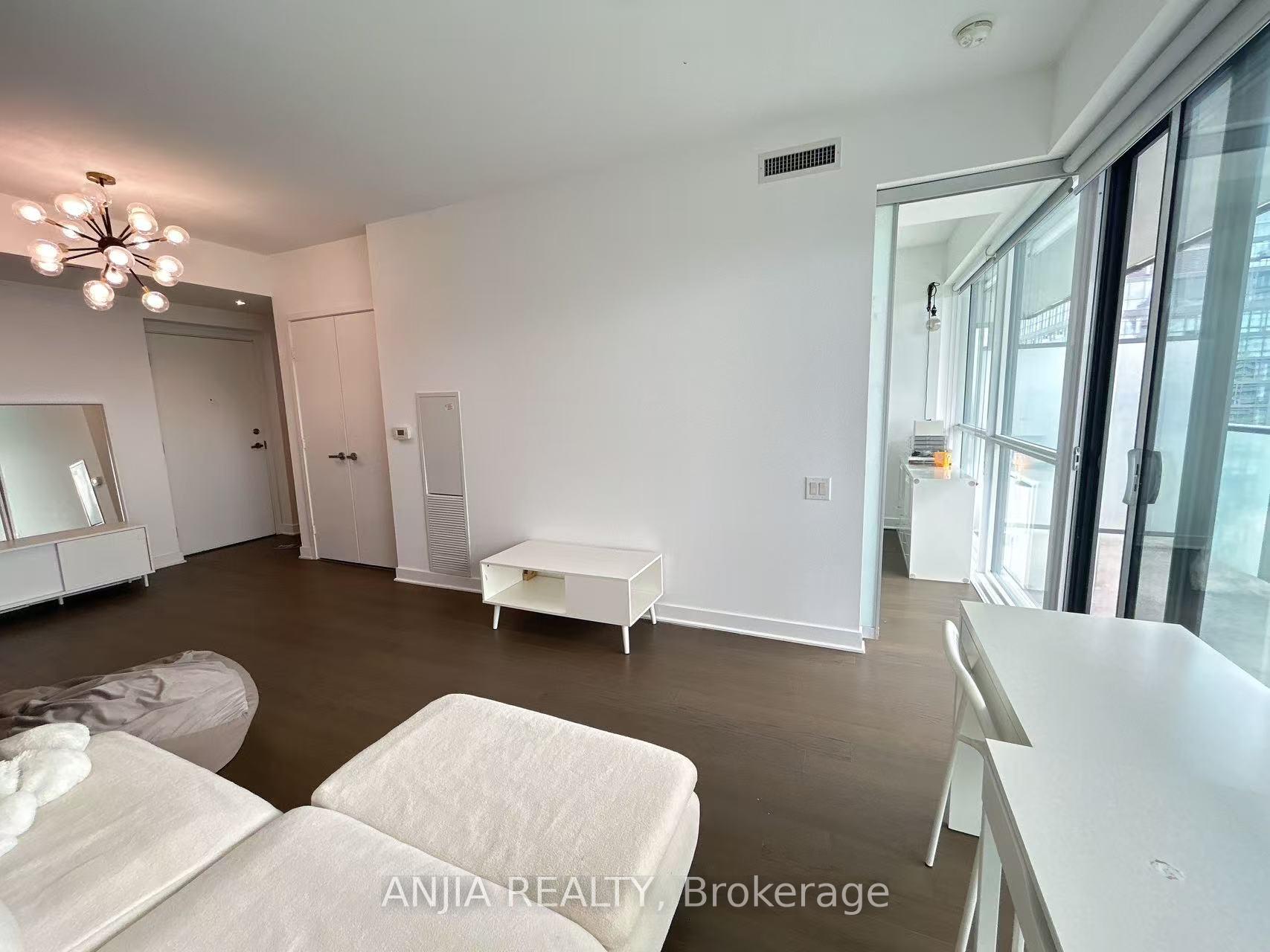 1 Bedroom Condo at 15 Grenville, Toronto For sale