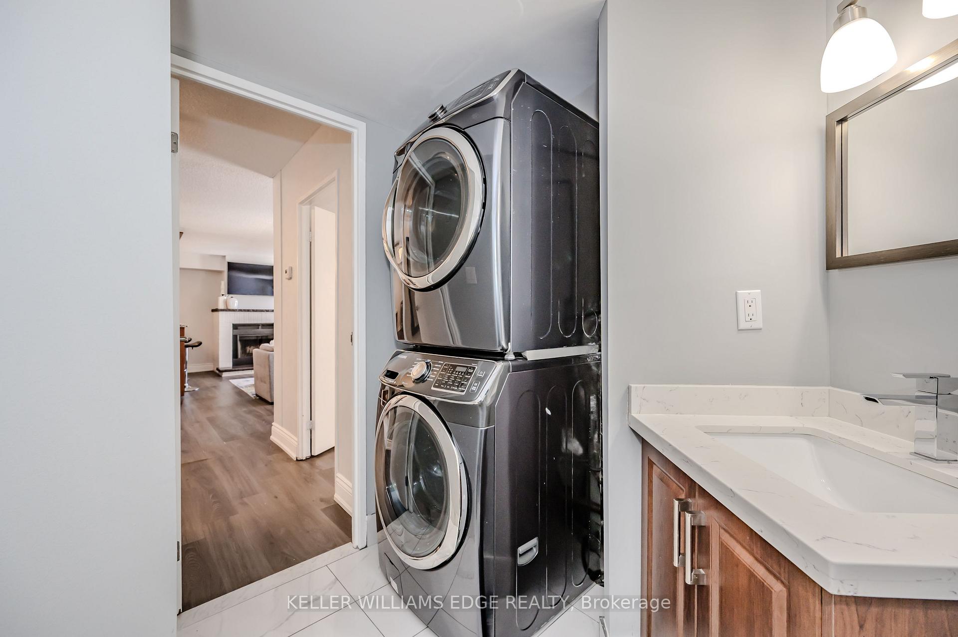 3 Bedrooms Condo at 1000 Cedarglen, Mississauga For sale