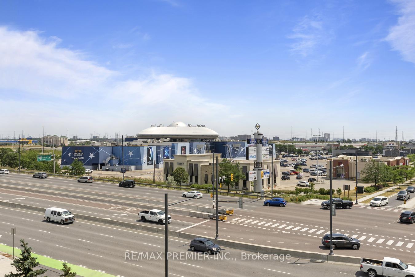 2 Bedrooms Condo at 3600 Highway 7, Vaughan For sale