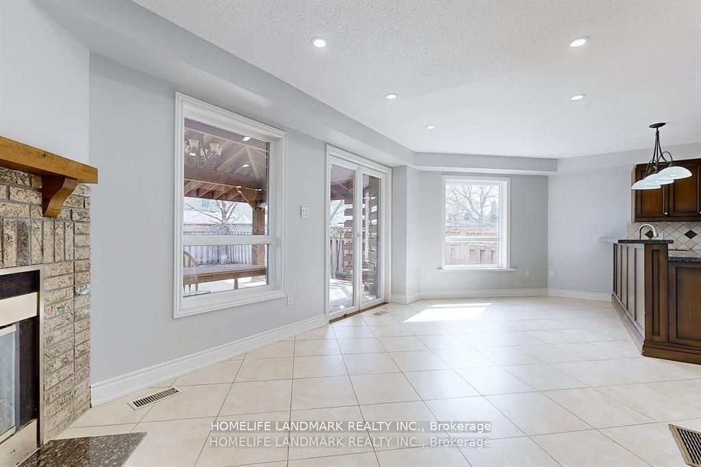 3452 Cherrington Crescent