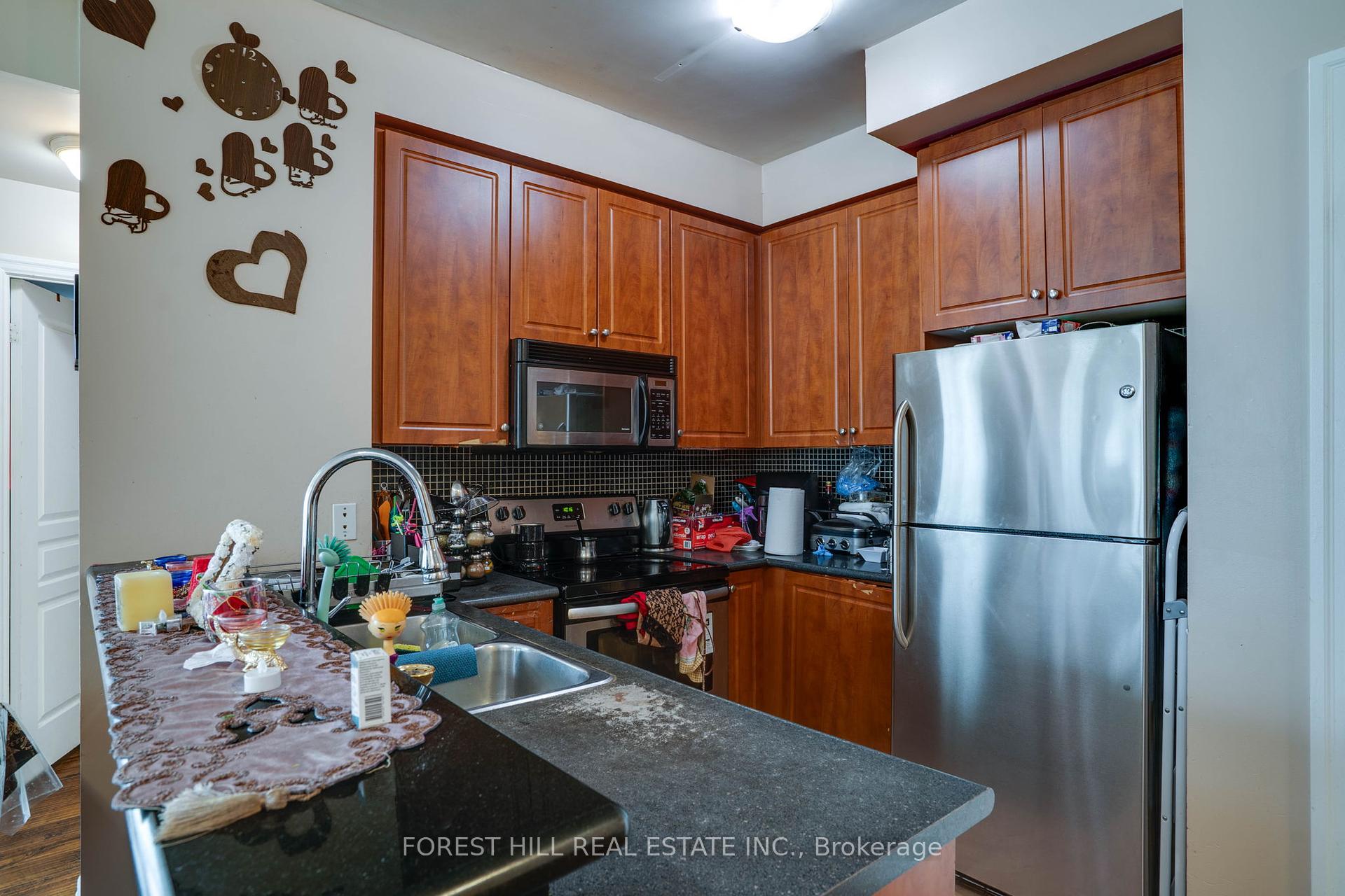 2 Bedrooms Co-op at 220 Burnhamthorpe, Mississauga For sale