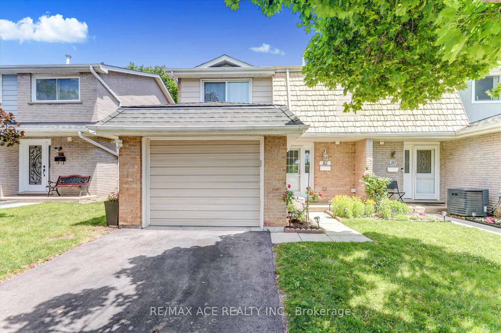 3 Bedrooms Condo at 82 St. Andrews, Hamilton For sale