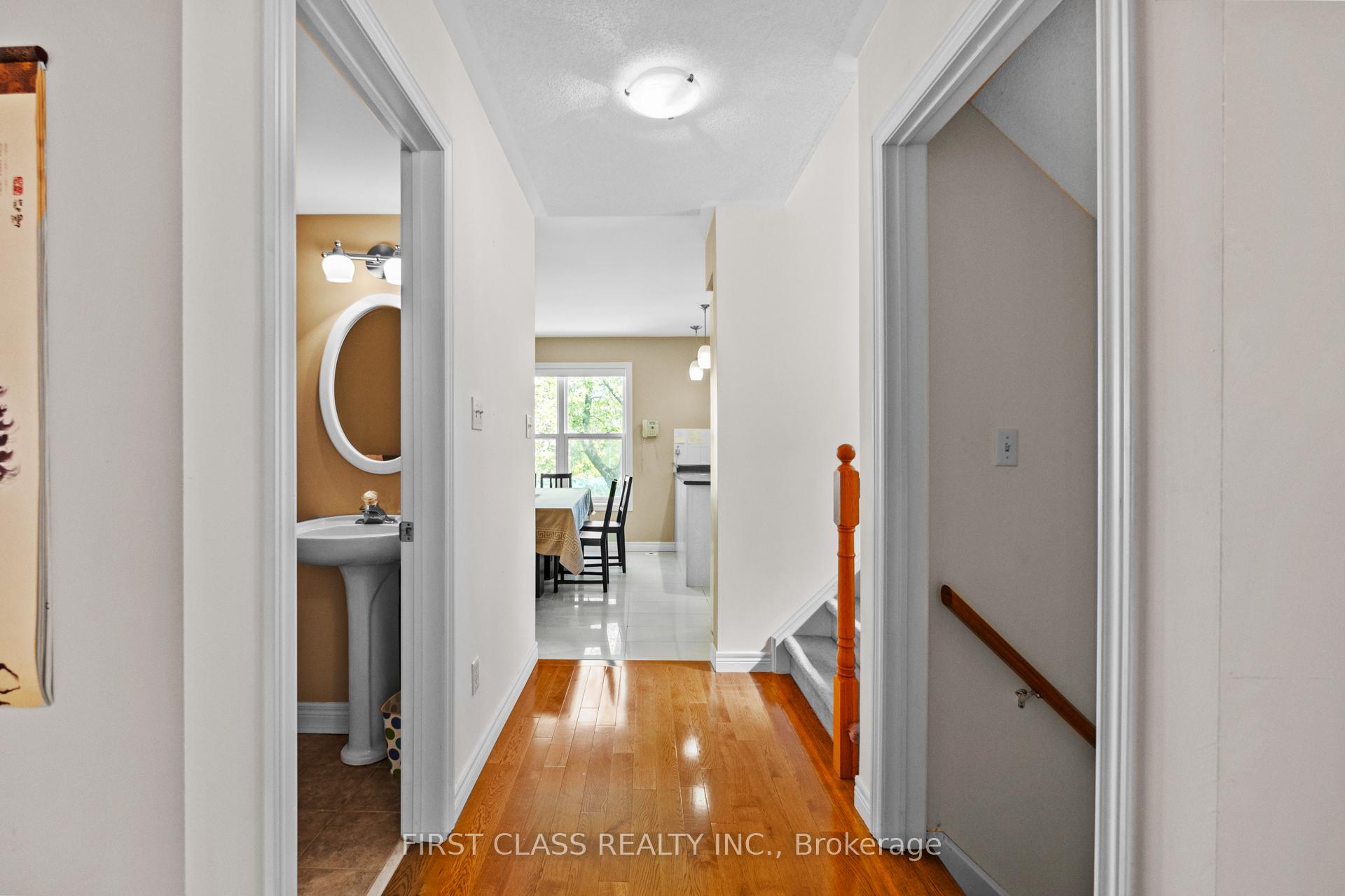 4 Bedrooms Condo at 10A Leaside Park, Toronto For sale