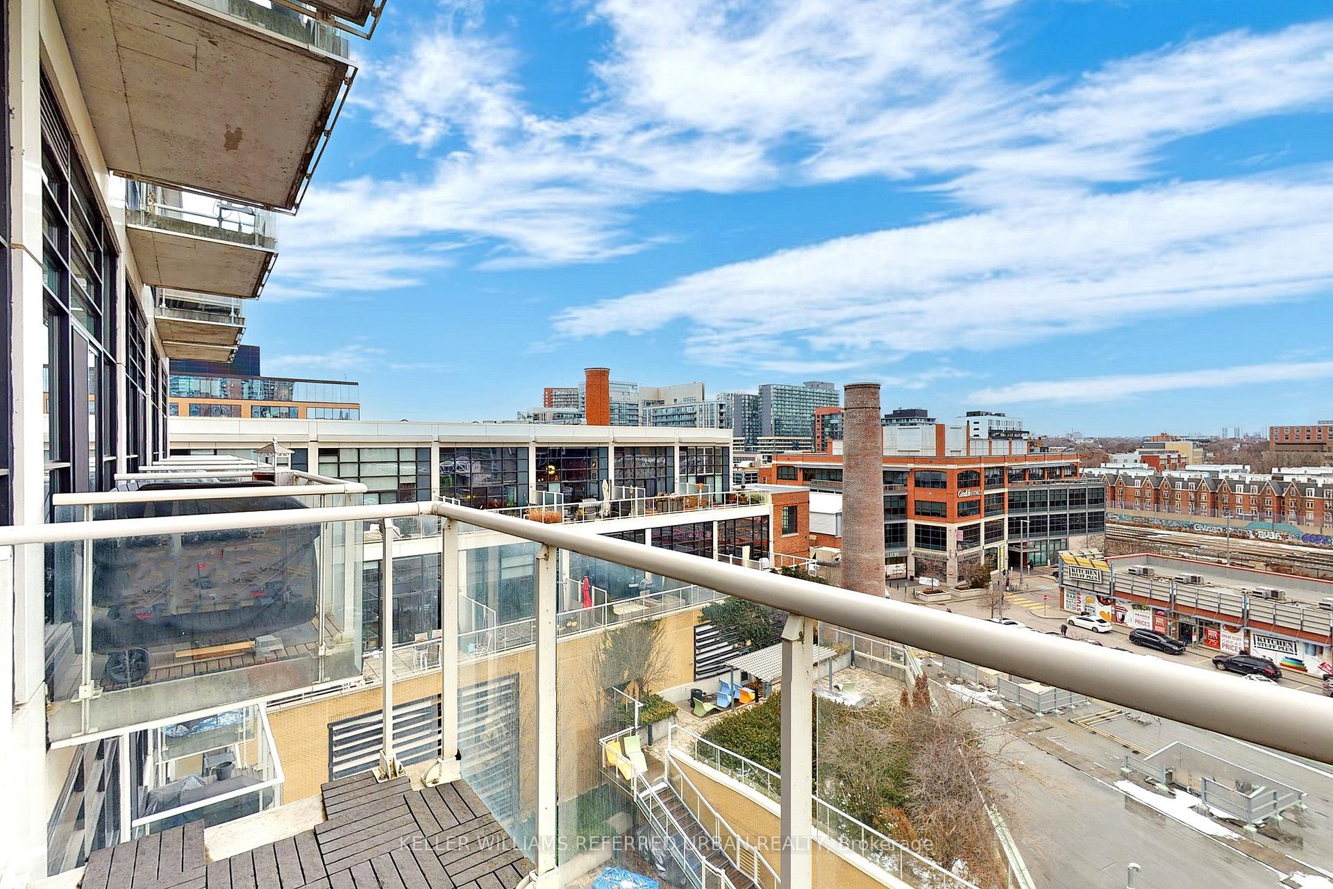 2 Bedrooms Condo at 43 Hanna, Toronto For sale