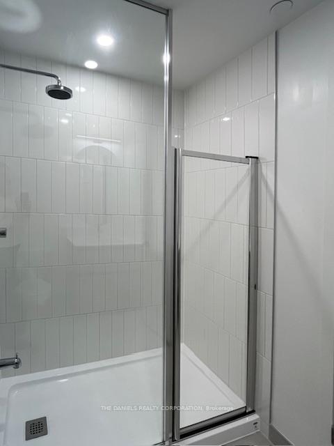 2 Bedrooms Condo at 8 Beverley Glen, Vaughan For sale