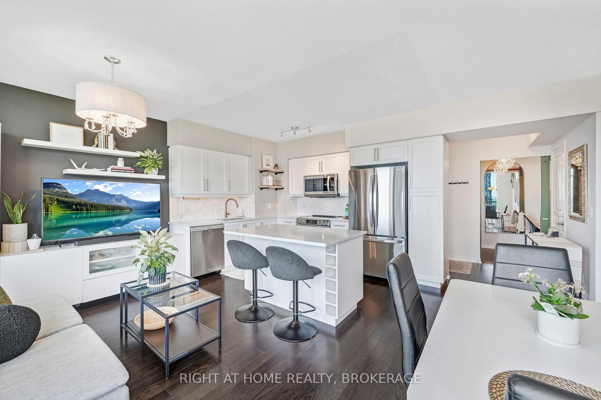 2 Bedrooms Condo at 15 Legion, Toronto For sale