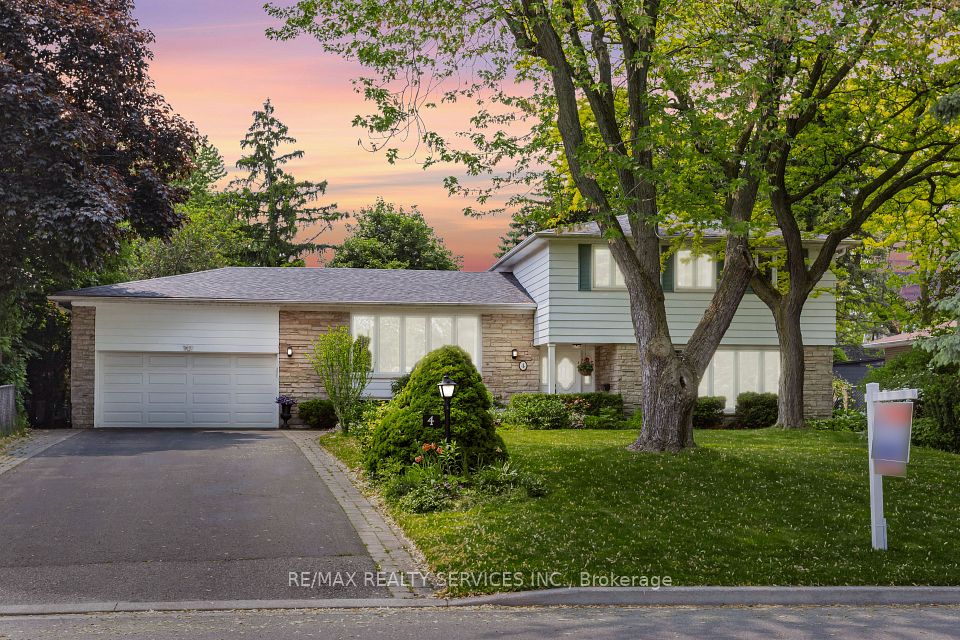 4 Richmond Drive, Brampton, ON L6W 2E8