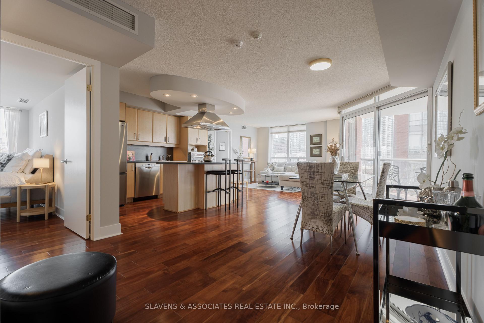 2 Bedrooms Condo at 550 Queens,  Toronto For sale