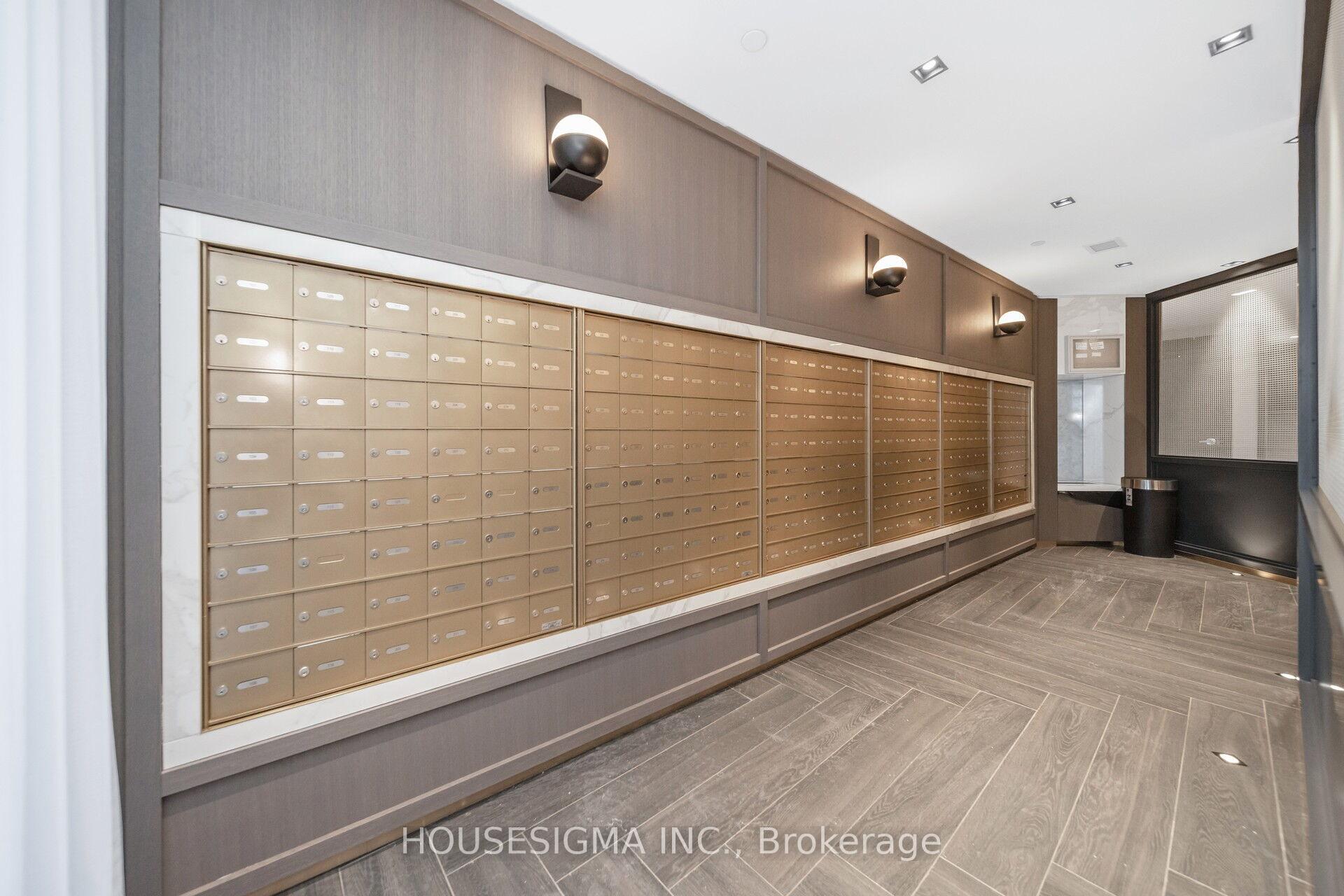 3 Bedrooms Condo at 405 Dundas, Oakville For sale