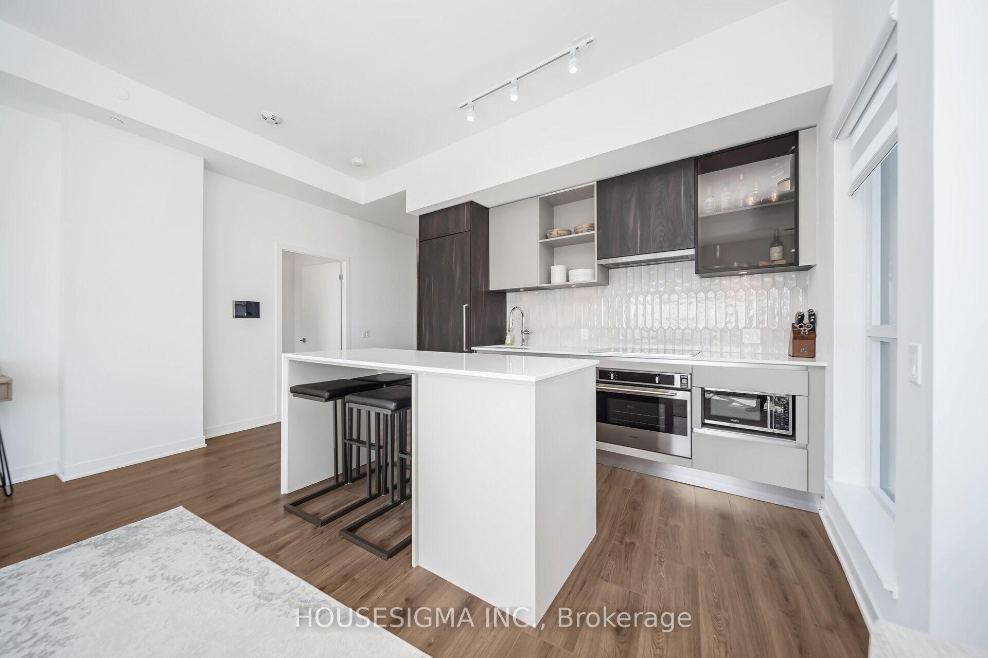 3 Bedrooms Condo at 405 Dundas, Oakville For sale