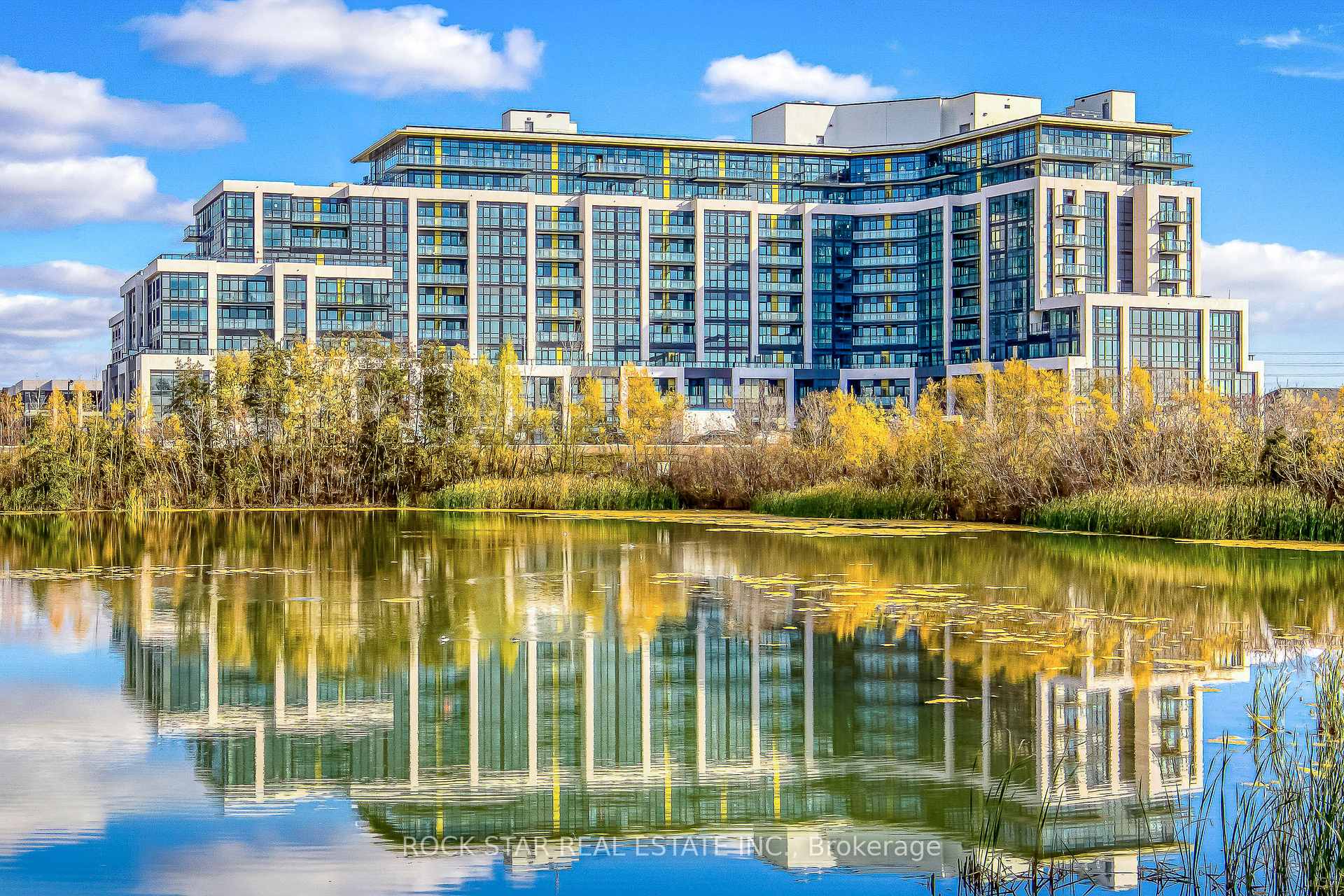 2 Bedrooms Condo at 405 Dundas,  Oakville For sale