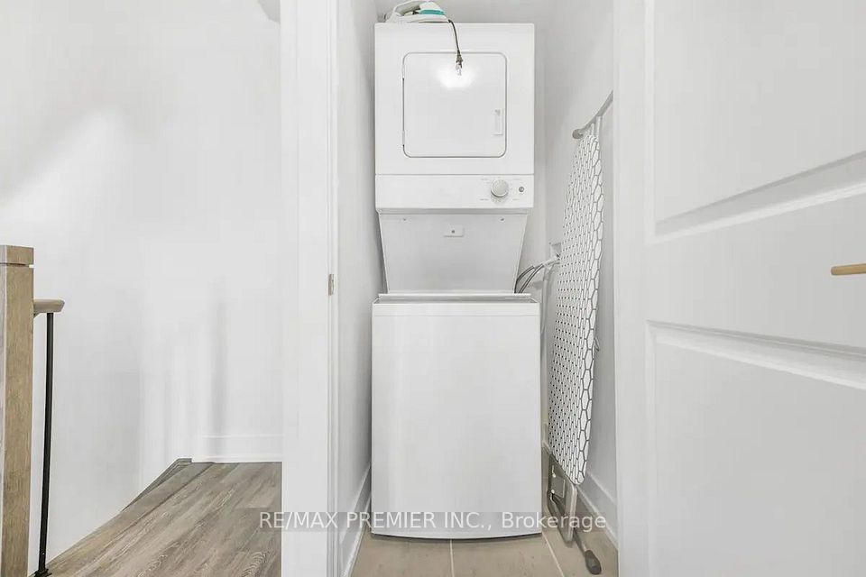 https://trreb-image.ampre.ca/C8FMSK57uFMZ2QpO4YJuF66Ddmg2G2V13GmkAVhfkgE/rs:fit:960:960/wm:.5:so:0:50:.4/wmsh:10/wmt:PHNwYW4gZm9yZWdyb3VuZD0nd2hpdGUnIGZvbnQ9JzY4Jz5SRS9NQVggUFJFTUlFUiBJTkMuLCBCcm9rZXJhZ2U8L3NwYW4-/L3RycmViL2xpc3RpbmdzLzQwLzg2Lzc5LzYwL3AvYjMzOTY5ZGEtZWM0Zi00NjU3LThiMTYtYjZkZGRkMjA5M2M5LmpwZw.jpg