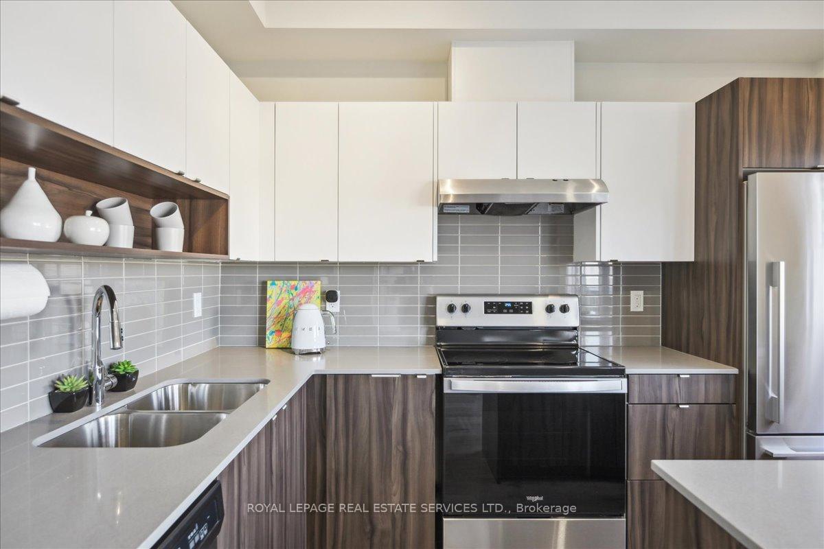 4 Bedrooms Condo at 1121 Cooke, Burlington For sale