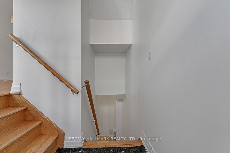 443D Queen Street, Toronto, ON M5A 1T6