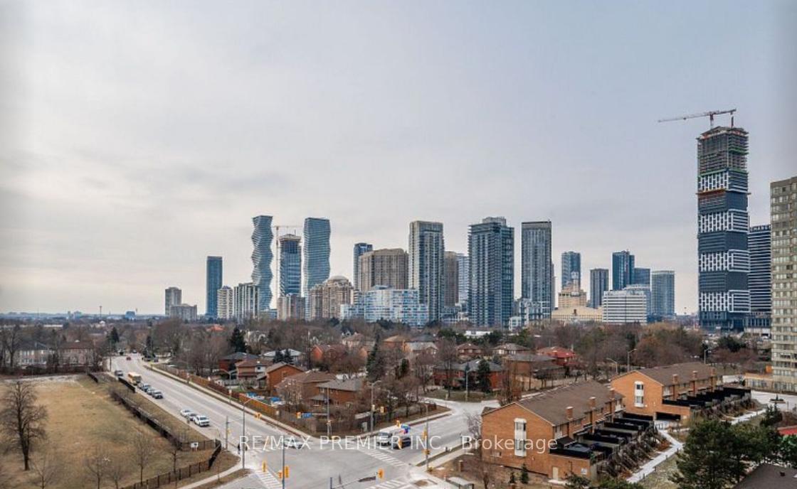 2 Bedrooms Condo at 36 Elm,  Mississauga For sale