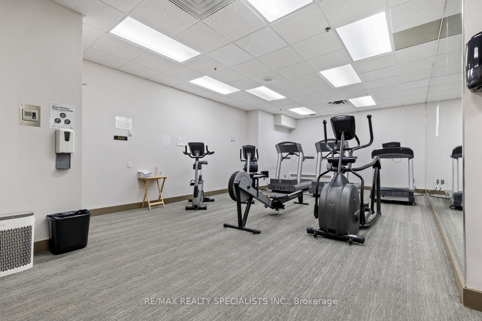 2 Bedrooms Condo at 1800 The Collegeway, Mississauga For sale