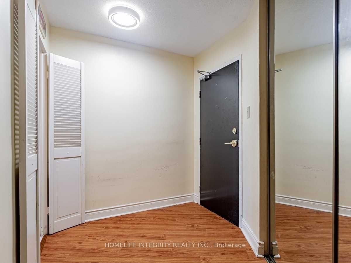 3 Bedrooms Condo at 150 Neptune, Toronto For sale