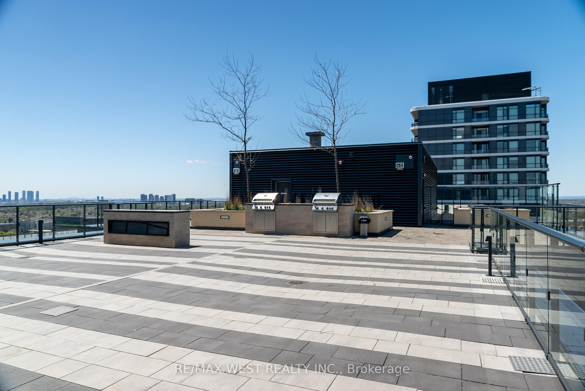 1 Bedroom Condo at 100 Eagle Rock, Vaughan For sale