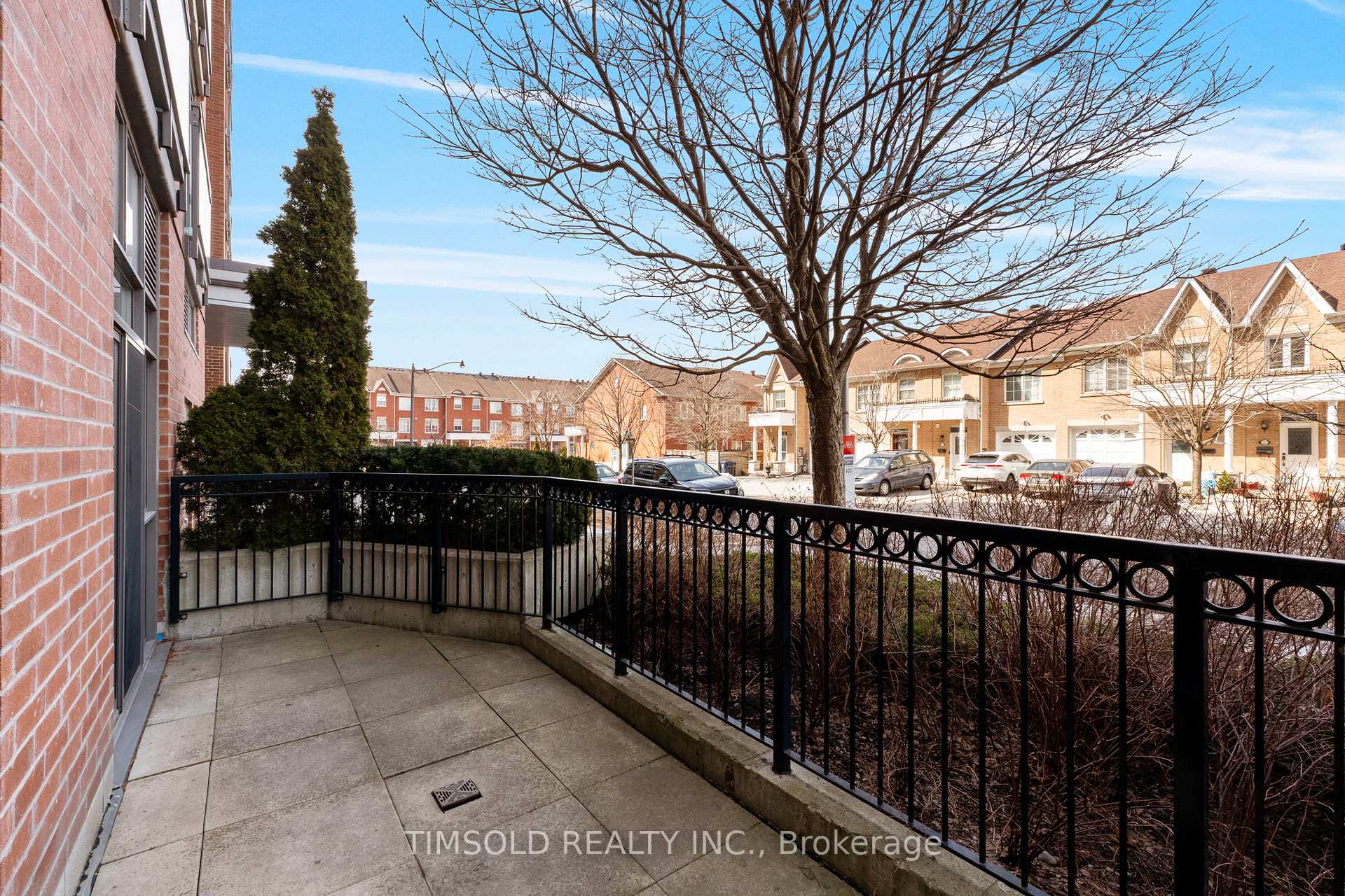 2 Bedrooms Condo at 120 Dallimore, Toronto For sale