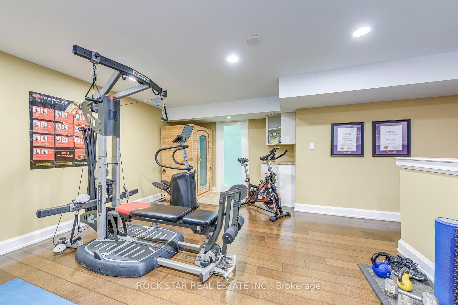 2 Bedrooms Condo at 515 North Service, Hamilton For sale