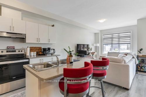 2 Bedrooms Condo at 40 Zinfendel, Hamilton For sale