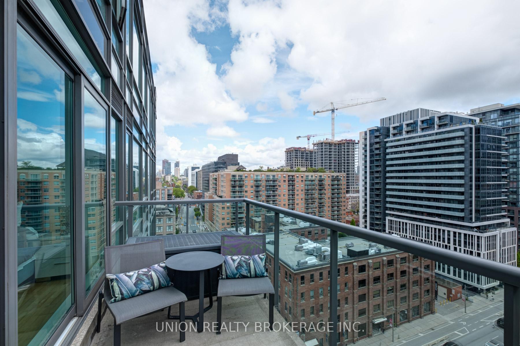2 Bedrooms Condo at 333 Adelaide, Toronto For sale