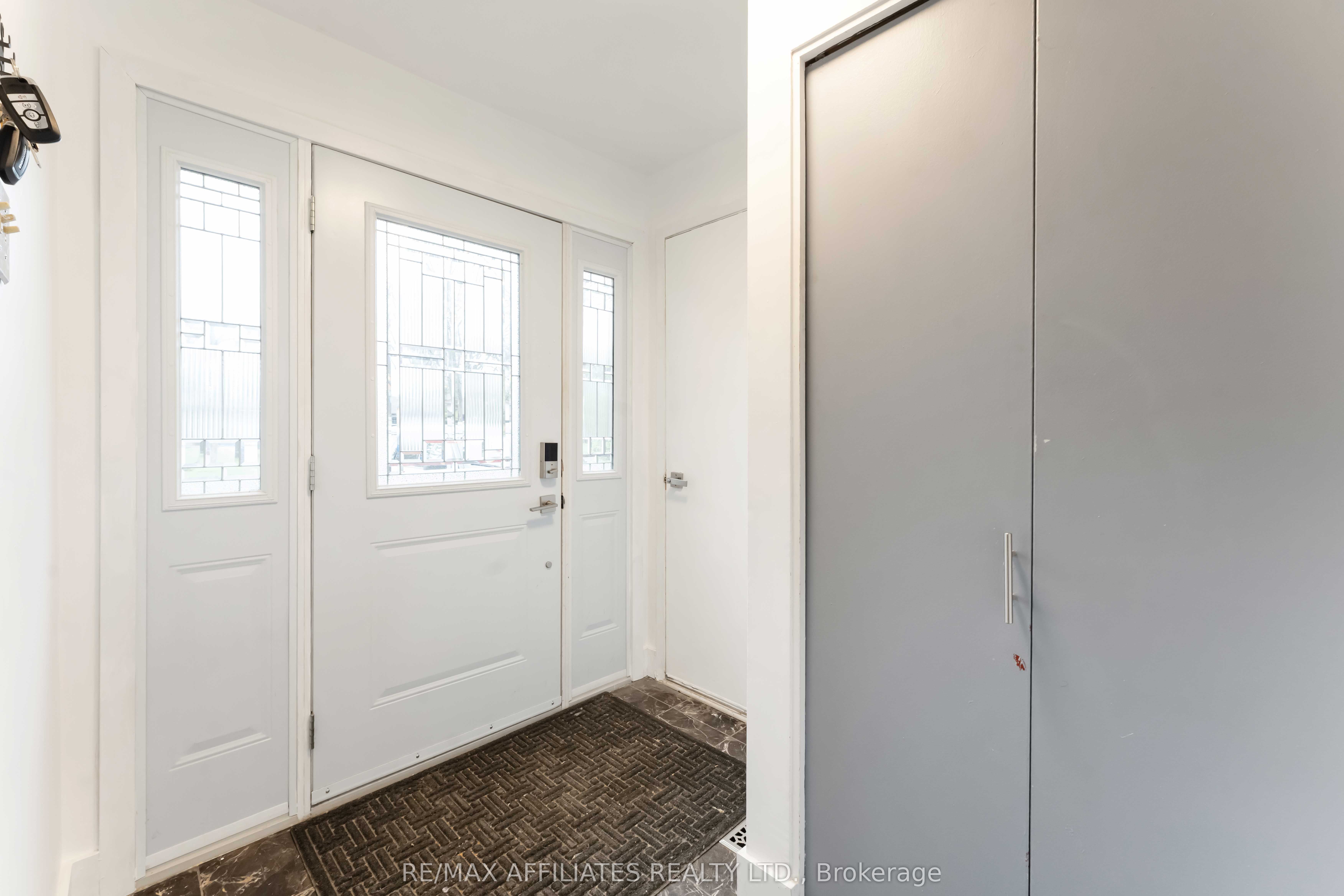2 Teakwood Court